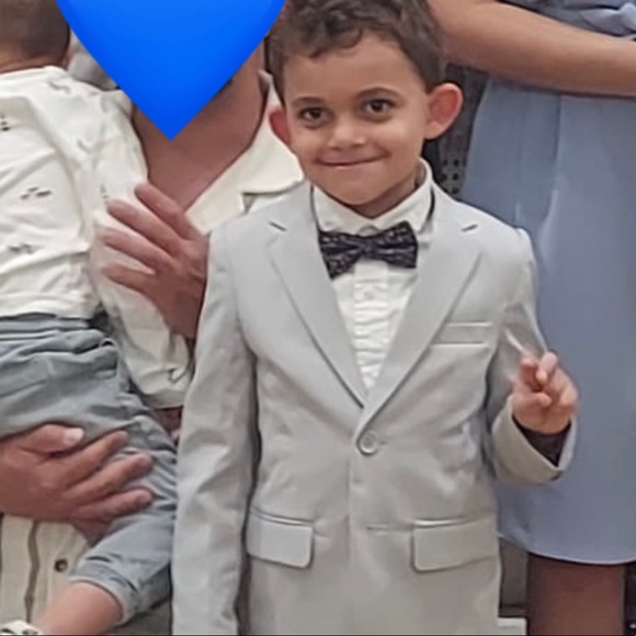 NWT BOYS 4T WHITE OPPOSUITS IN BOX WITH TIE - Picture 3 of 4